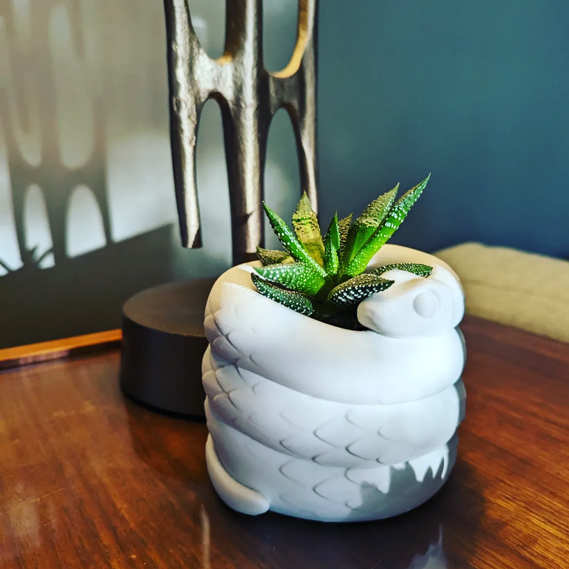 Serpentine Plant Pot – Lark & Anchor